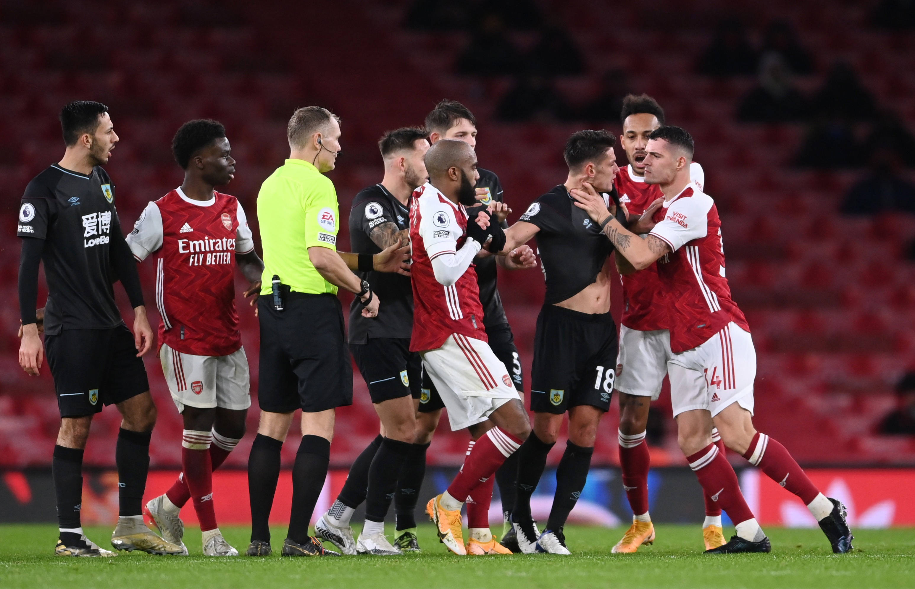 目前效力于 目前效力于